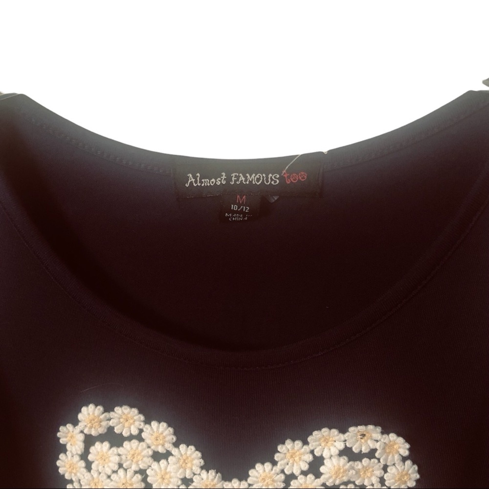 Almost Famous girls navy blue tank top with heart of daisies on front Size M - Picture 9 of 12